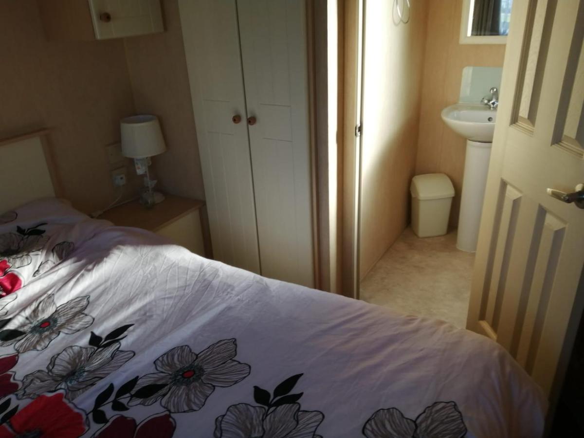 היצ'ם Lyntons 3 Bedroom Caravan Pets Stay Free Linen Included מראה חיצוני תמונה