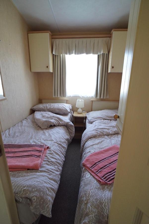 היצ'ם Lyntons 3 Bedroom Caravan Pets Stay Free Linen Included מראה חיצוני תמונה