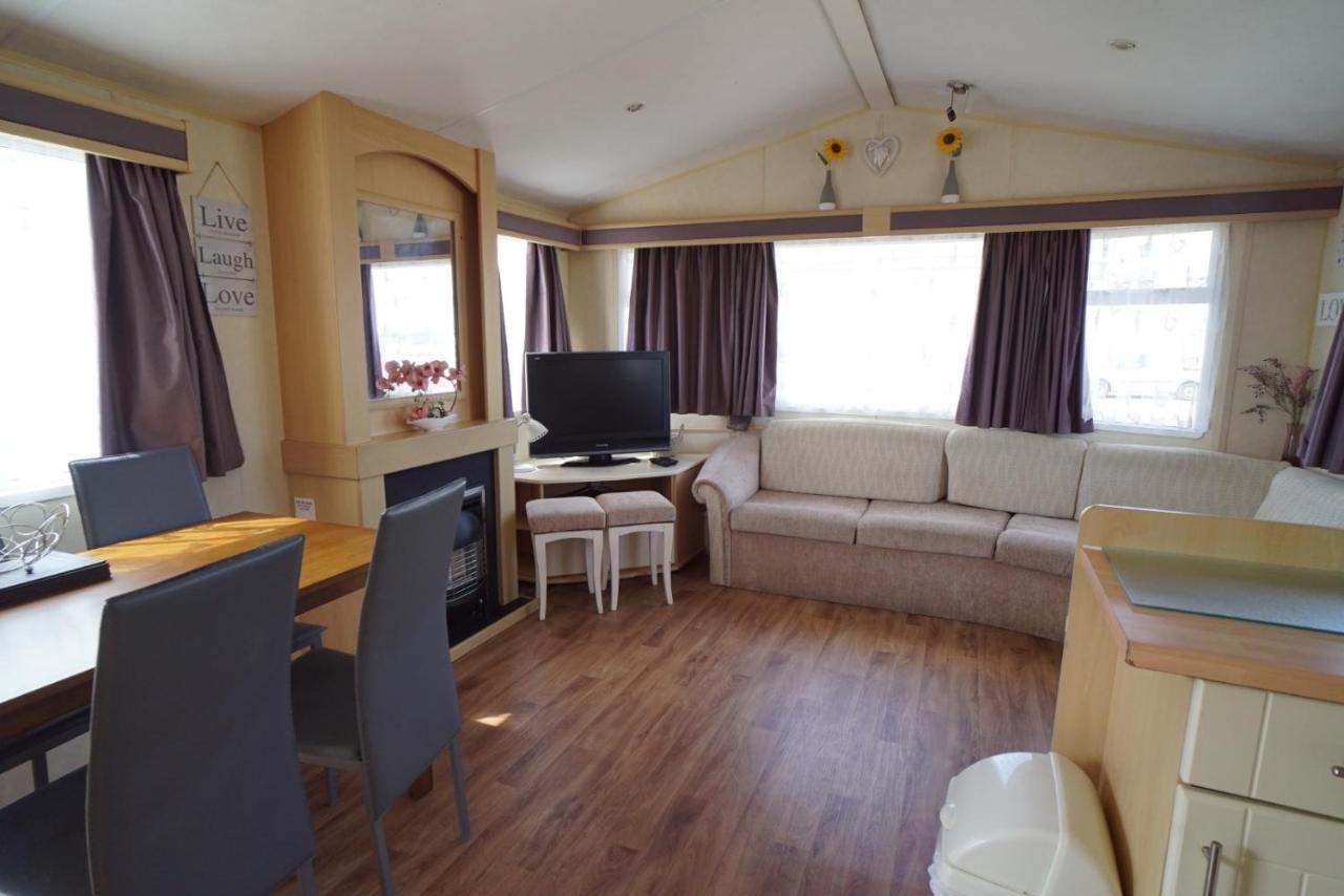 היצ'ם Lyntons 3 Bedroom Caravan Pets Stay Free Linen Included מראה חיצוני תמונה