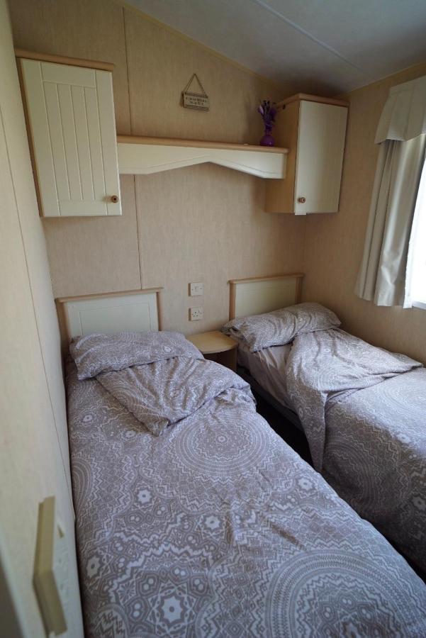 היצ'ם Lyntons 3 Bedroom Caravan Pets Stay Free Linen Included מראה חיצוני תמונה