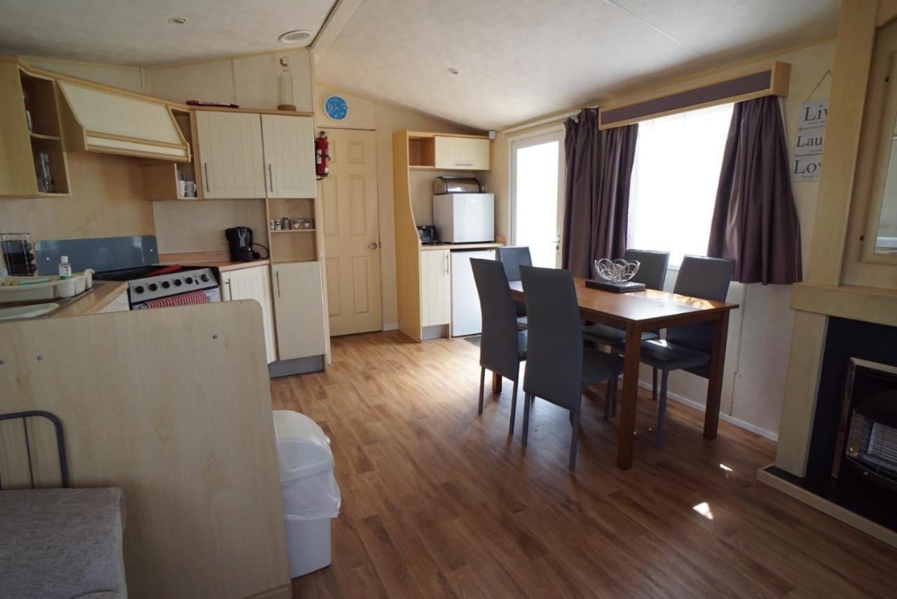 היצ'ם Lyntons 3 Bedroom Caravan Pets Stay Free Linen Included מראה חיצוני תמונה