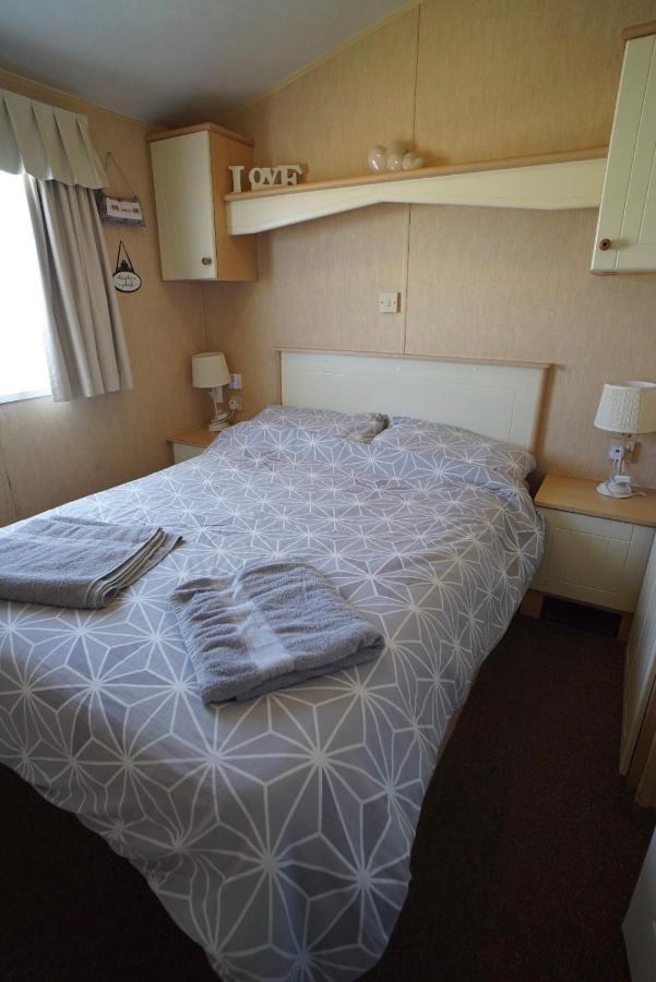 היצ'ם Lyntons 3 Bedroom Caravan Pets Stay Free Linen Included מראה חיצוני תמונה