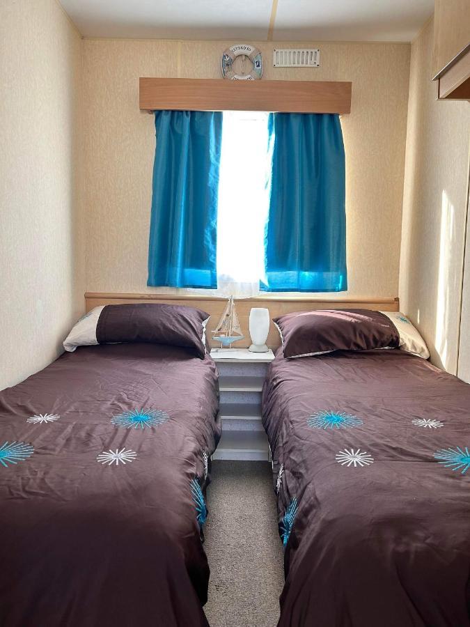 היצ'ם Lyntons 3 Bedroom Caravan Pets Stay Free Linen Included מראה חיצוני תמונה