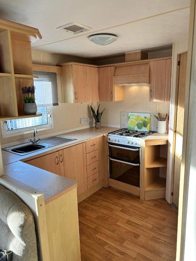 היצ'ם Lyntons 3 Bedroom Caravan Pets Stay Free Linen Included מראה חיצוני תמונה
