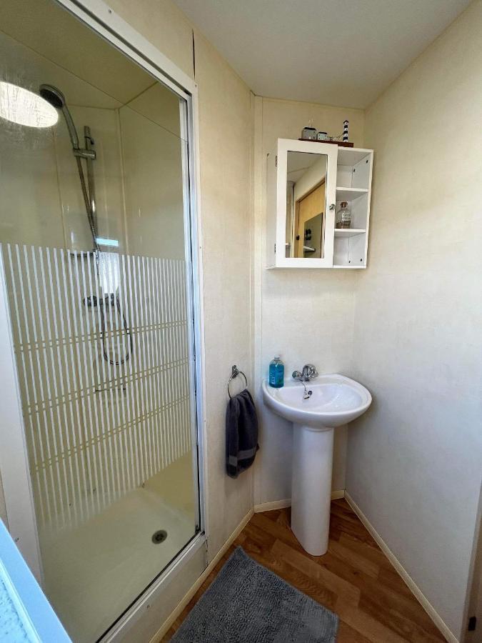 היצ'ם Lyntons 3 Bedroom Caravan Pets Stay Free Linen Included מראה חיצוני תמונה