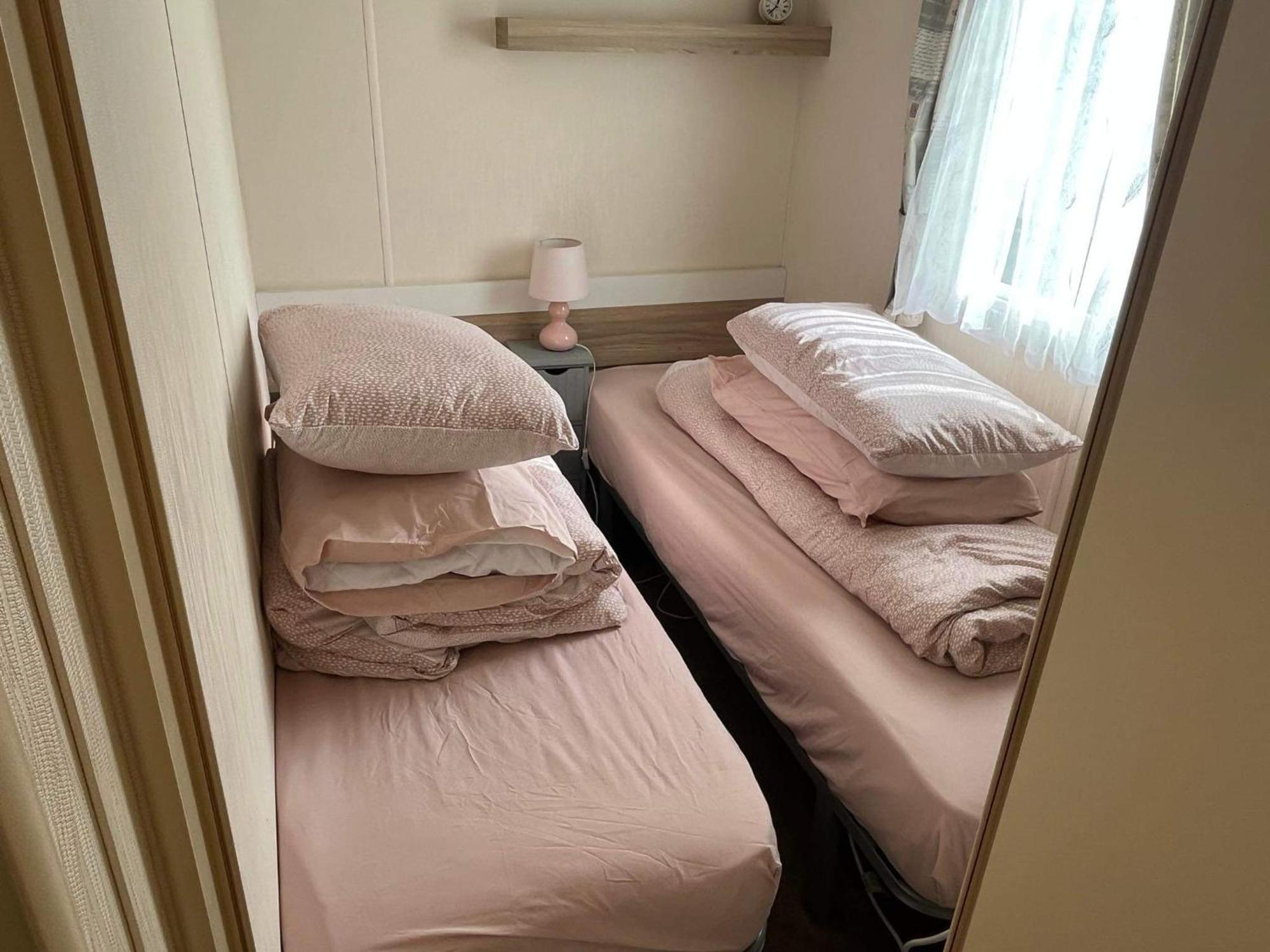 היצ'ם Lyntons 3 Bedroom Caravan Pets Stay Free Linen Included מראה חיצוני תמונה
